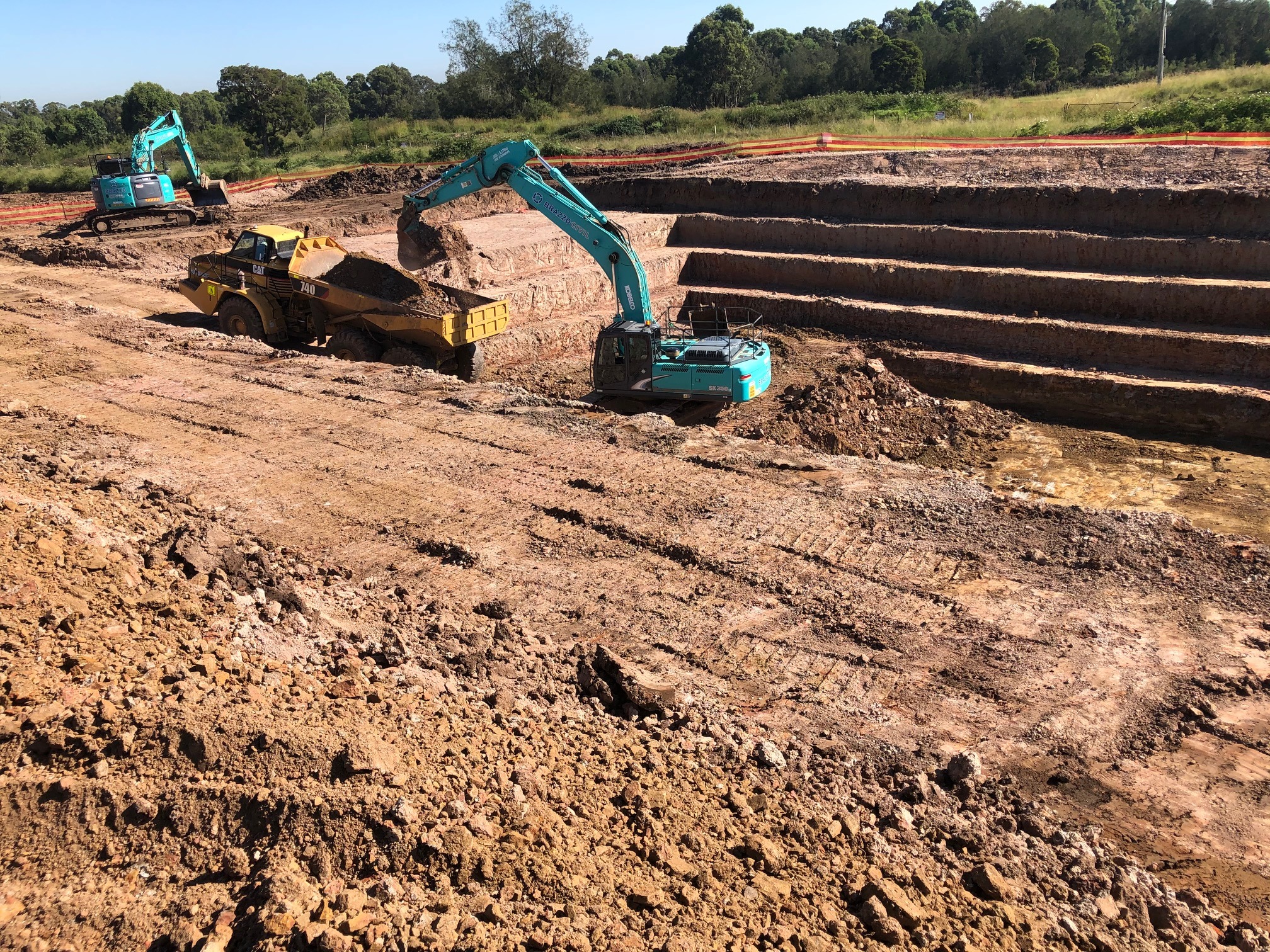 Benched deep excavation works